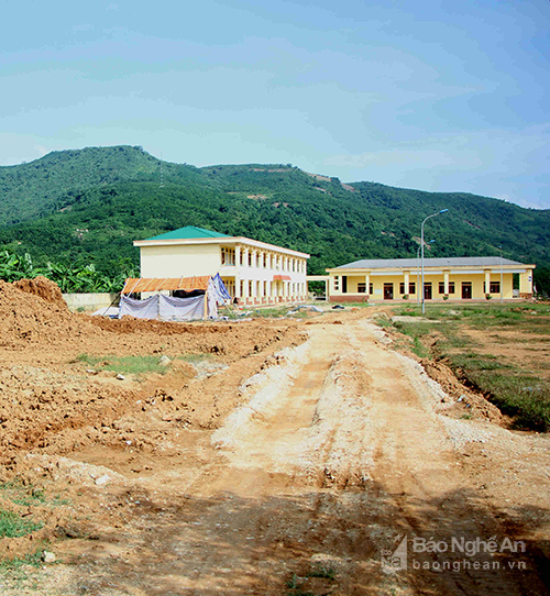 Trường Phổ thông DTNT - THCS huyện Quế Phong còn dở dang nhiều hạng mục.
