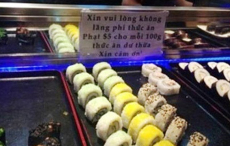 Dễ dàng bắt gặp những bảng cảnh báo thói ăn uống bằng tiếng Việt ở các nước như Thái Lan, Nhật Bản, Hàn Quốc, Singapore. 