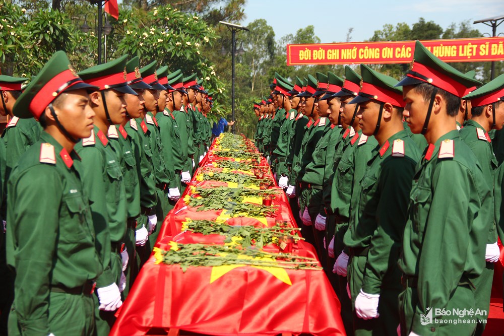 Tỉnh Nghệ An tổ chức Lễ truy điệu và an táng hài cốt liệt sĩ quân tình nguyện và chuyên gia Việt Nam hy sinh tại Lào