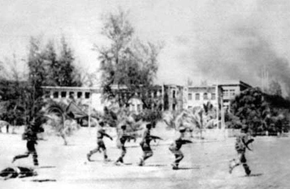 Lính tình nguyện Việt Nam tiến vào giải phóng Phnôm Pênh. Ảnh: tư liệu