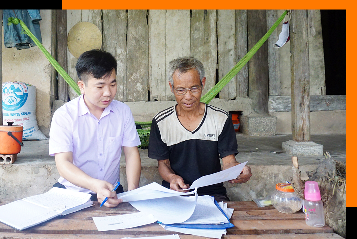 Ông Hồ Sỹ Lâm trao đổi với phóng viên Báo Nghệ An.