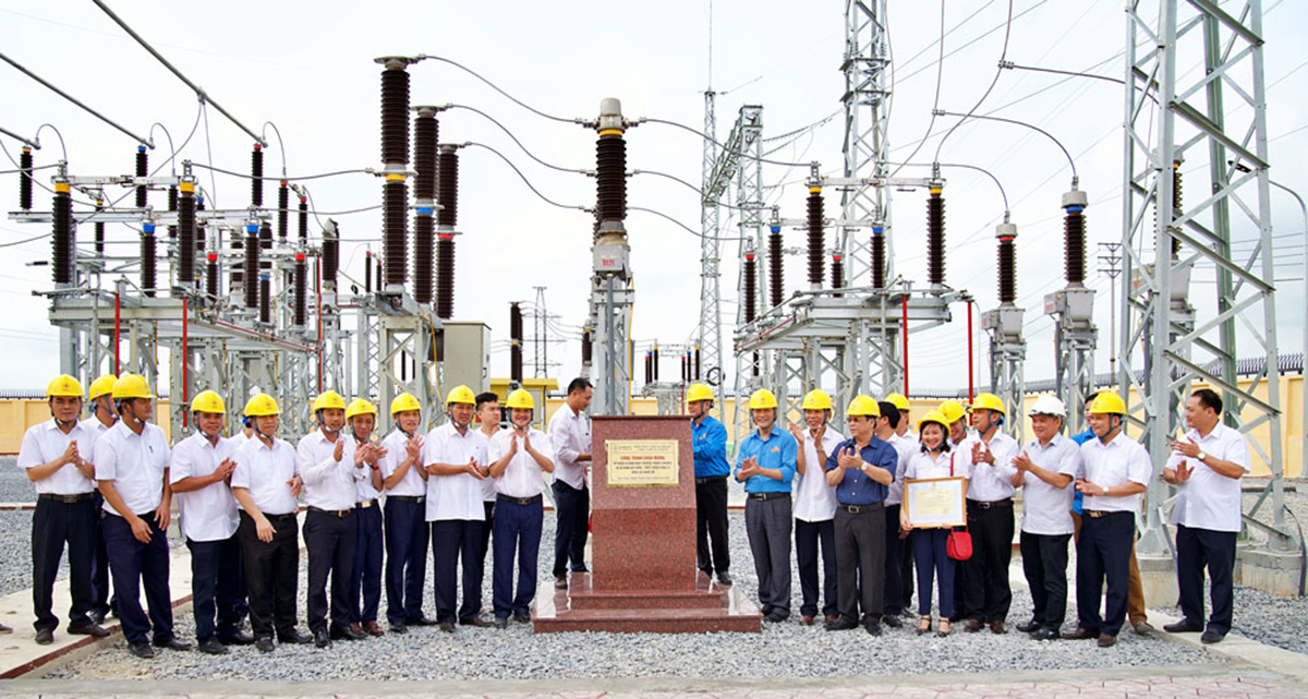 Đóng điện công trình Trạm biến áp 110 kV Hưng Nguyên.