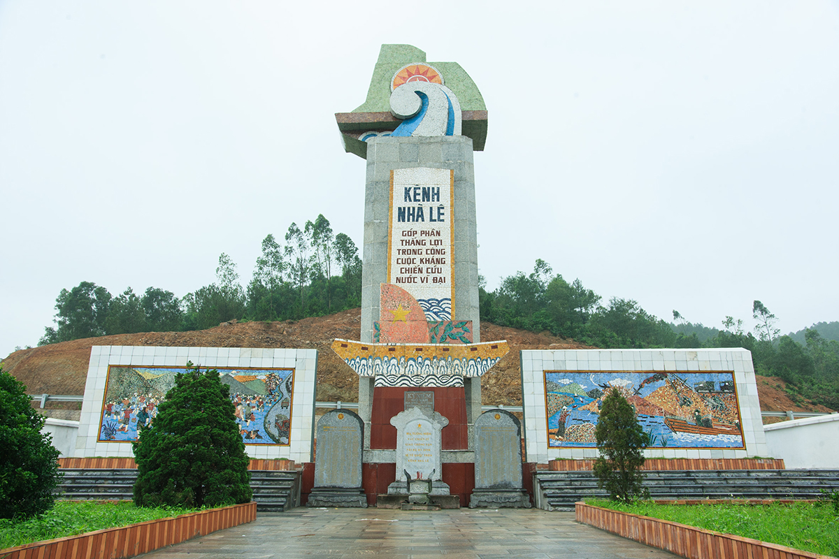 Đài tưởng niệm Kênh nhà Lê.