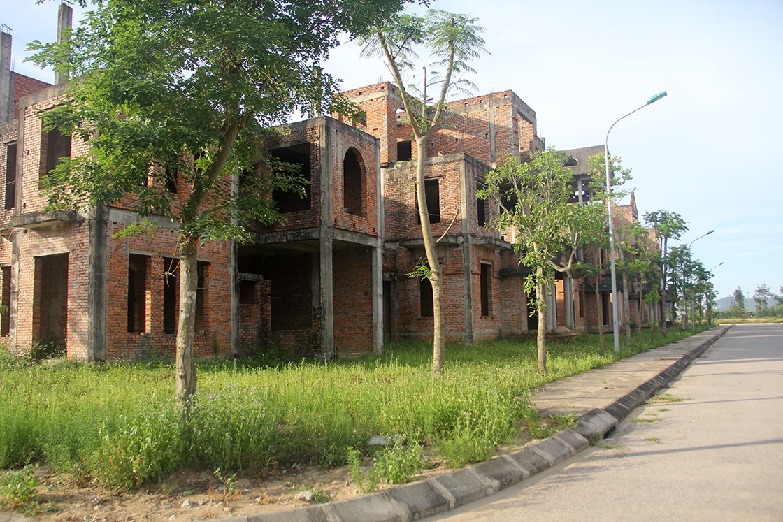 Dự án Khu chung cư và biệt thự cao cấp kết hợp thương mại dịch vụ ở phường Nghi Hương (TX. Cửa Lò) dang dở nhiều năm nay. 