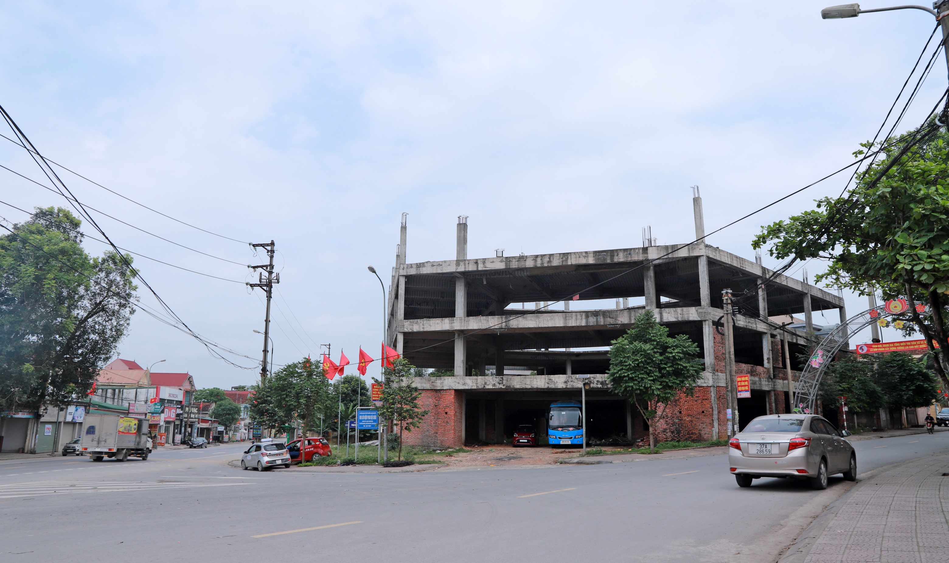 Khu đất ở thị trấn Nam Đàn sau nhiều năm trầm lắng đã thu hút được Dự án đầu tư Khu đô thị thương mại, khách sạn Nam Đàn COMPLEX.
