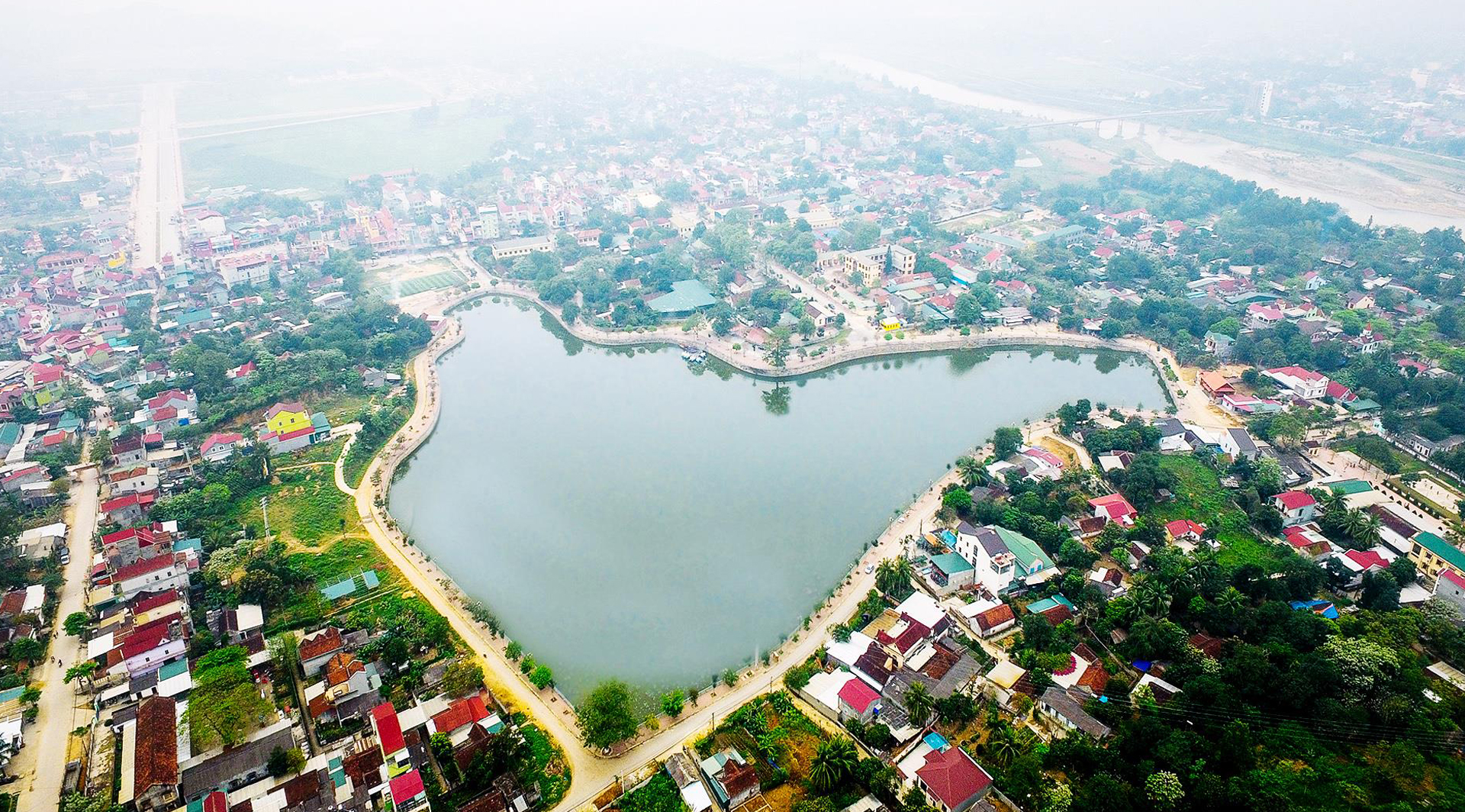 Một góc thị xã Thái Hòa. Ảnh: Sách Nguyễn