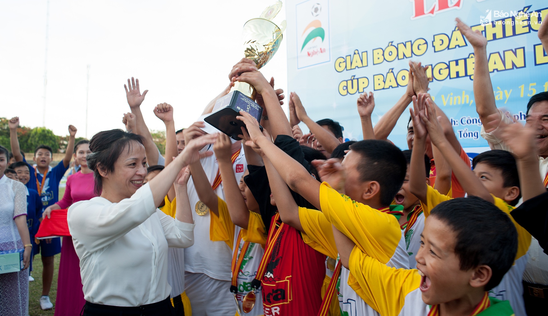 Giải bóng đá TN-NĐ Cúp Báo Nghệ An mùa giải lần thứ XXIII sẽ để lại nhiều dấu ấn, kỷ niệm đẹp với tất cả mọi người.