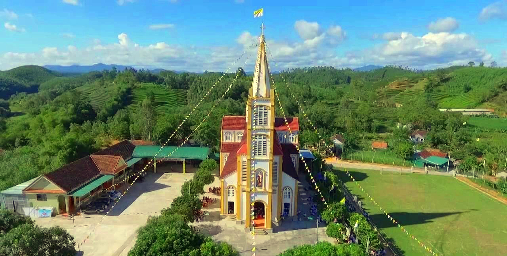 Nhà thờ Giáo xứ Đồng Lam, xã Hùng Sơn, huyện Anh Sơn.