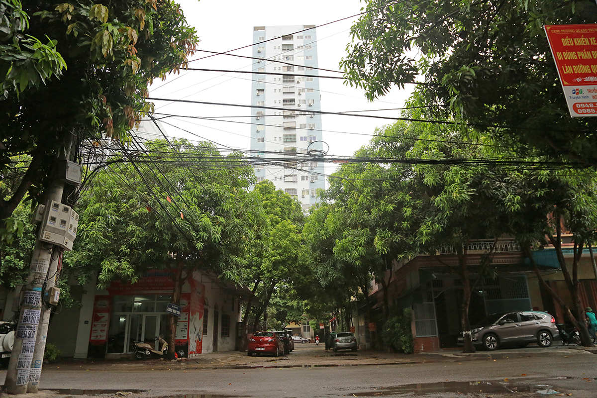 Chung cư Bông Sen Tower chắn ngang tuyến đường Lương Định Của (TP. Vinh).
