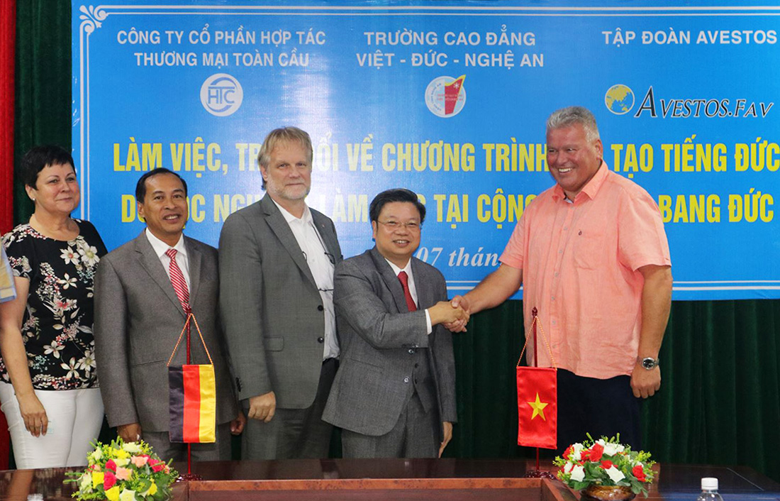 Trường Cao đẳng Việt - Đức ký kết hợp tác đào tạo, sử dụng lao động với đối tác nước ngoài.
