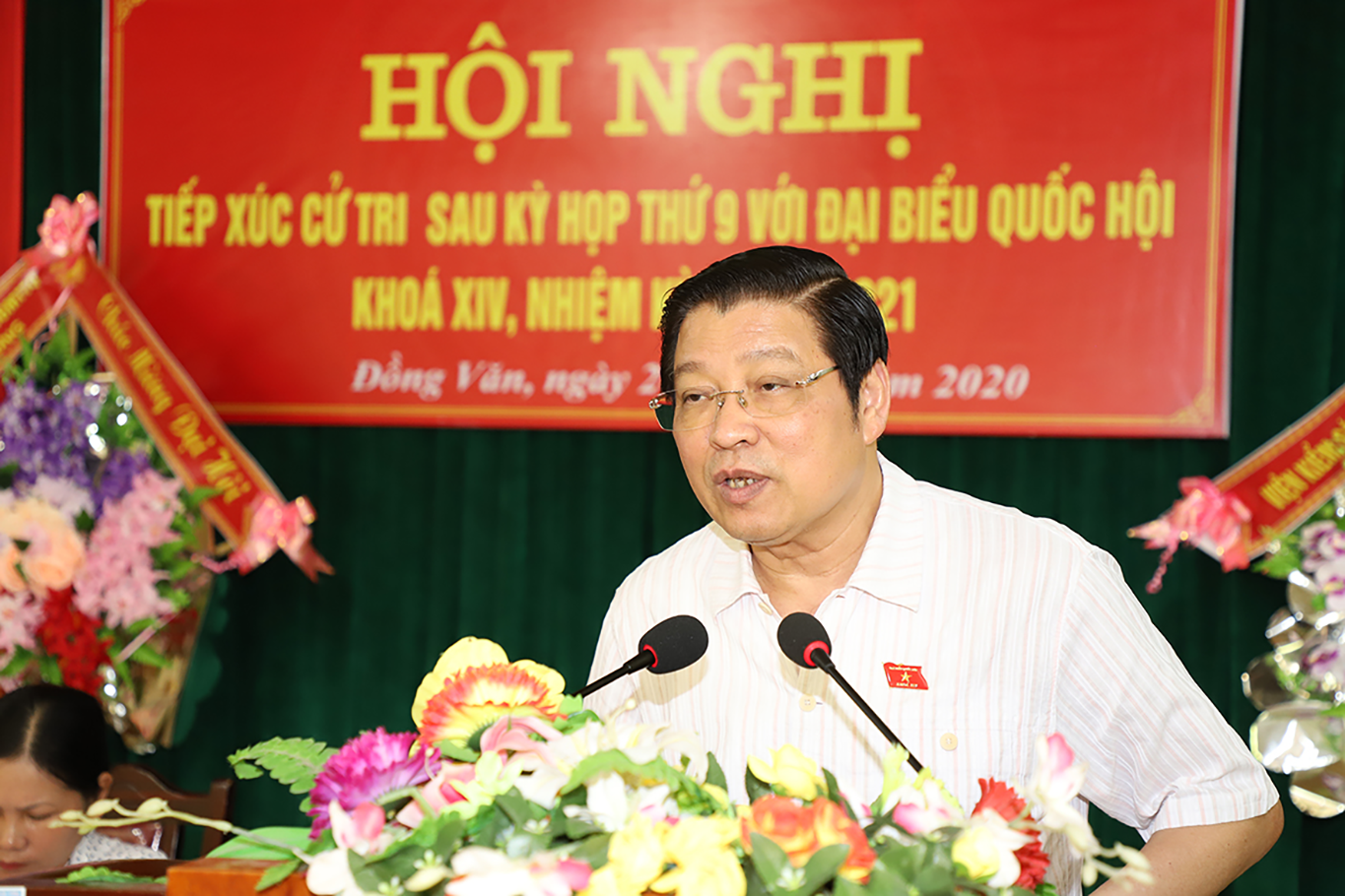 Đại biểu Quốc hội Phan Đình Trạc - Bí thư Trung ương Đảng, Trưởng Ban Nội chính Trung ương trả lời những kiến nghị của cử tri  xã Đồng Văn. 