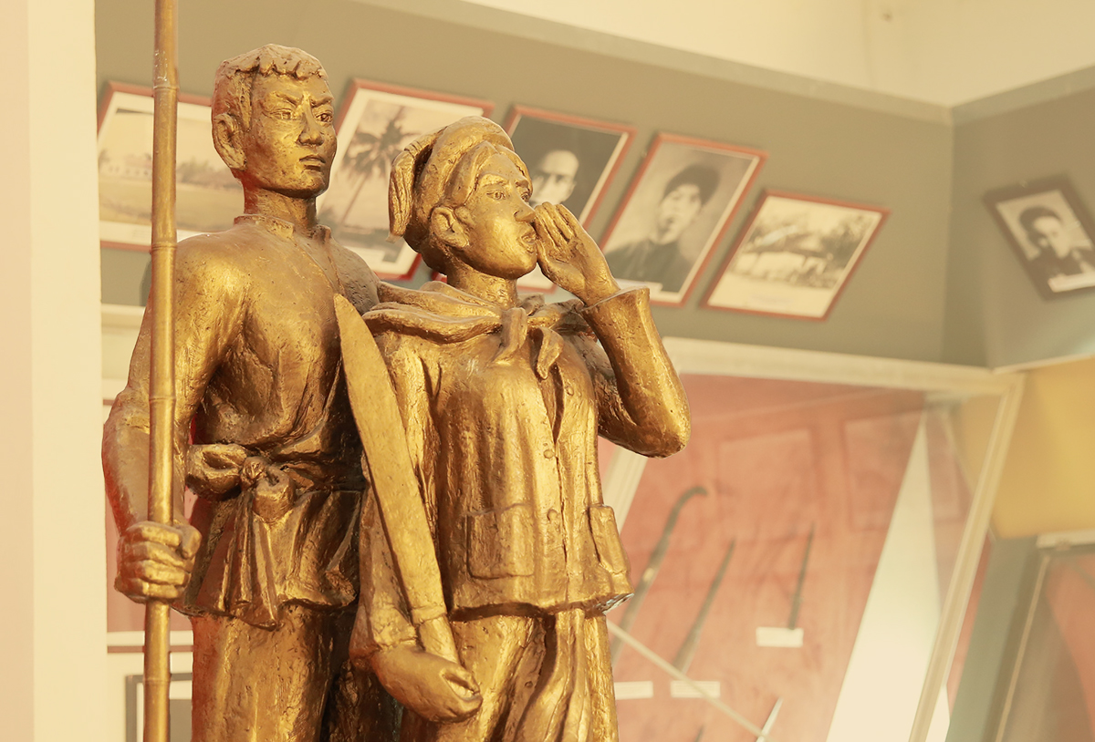 Bức tượng lực lượng Tự vệ đỏ Nghệ An 1930 - 1931 (Ảnh chụp tại Bảo tàng XVNT).