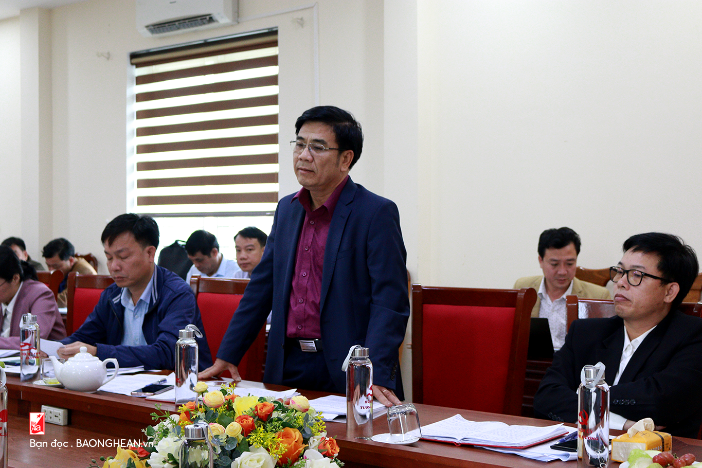 Chủ tịch UBND huyện Tương Dương phát biểu tại cuộc họp.