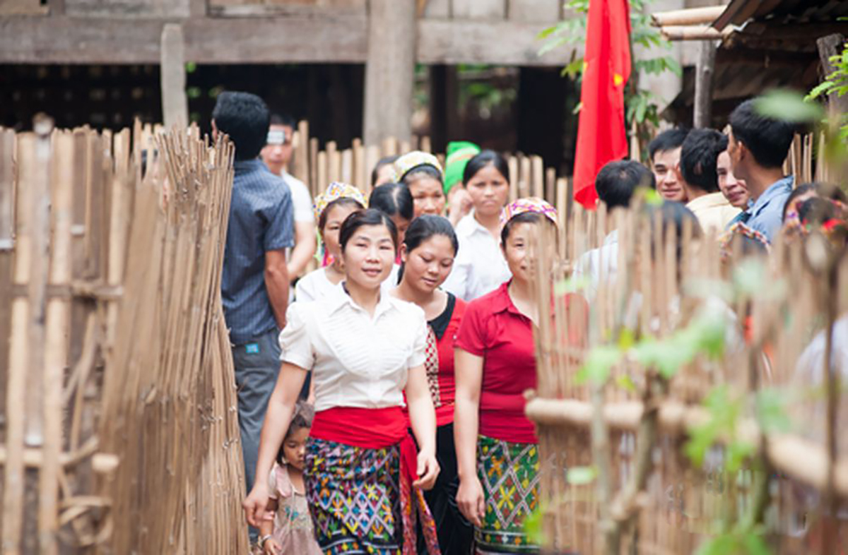 Cử tri bản Xàn, xã Hữu Khuông, huyện Tương Dương trong ngày bầu cử. Ảnh tư liệu