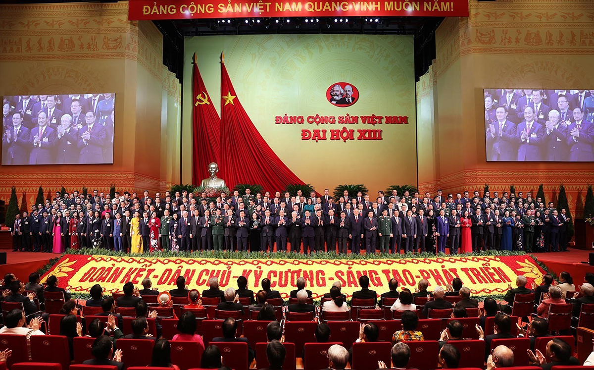 Ban Chấp hành Trung ương Đảng khóa XIII ra mắt Đại hội.