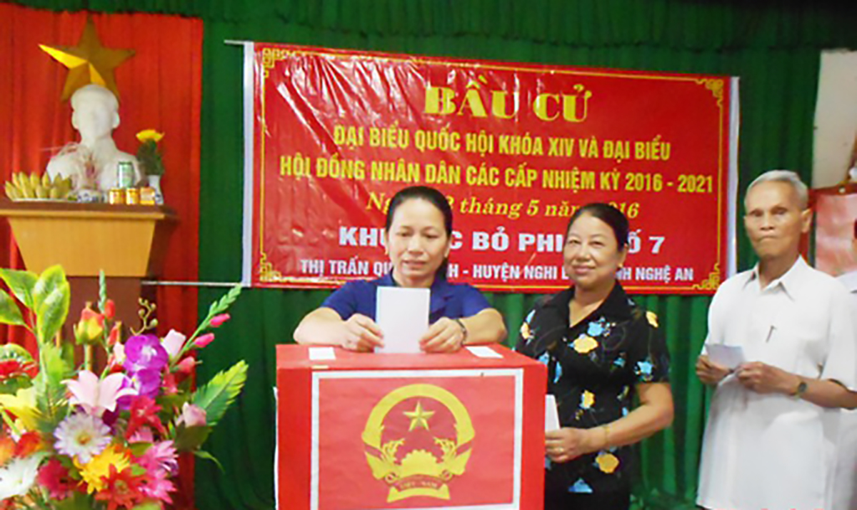 Bỏ phiếu bầu cử đại biểu Quốc hội khóa XIV và đại biểu HĐND các cấp nhiệm kỳ 2016 - 2021 tại thị trấn Quán Hành (Nghi Lộc).