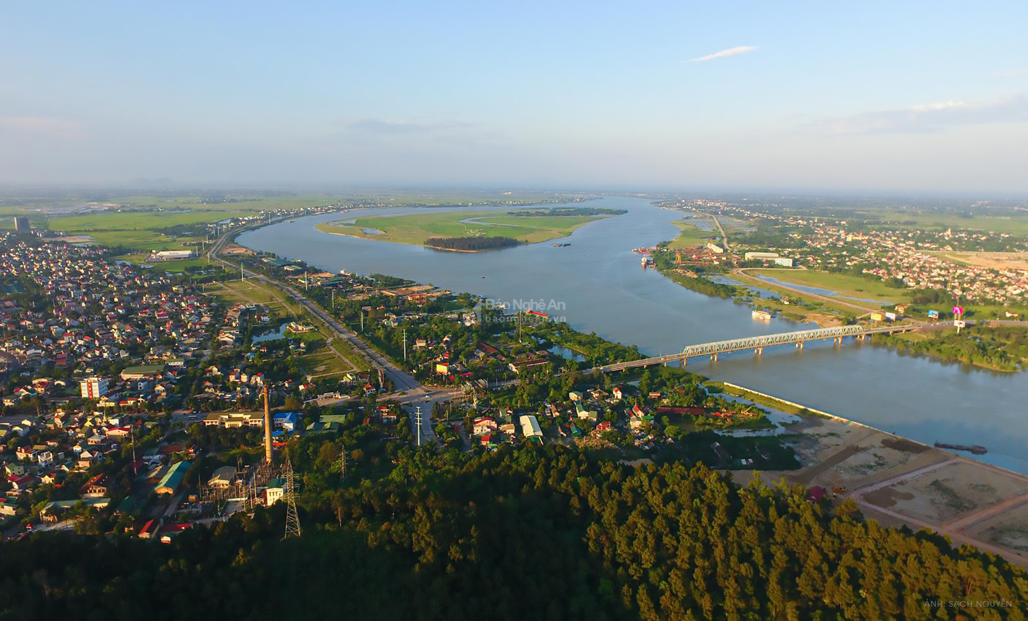 Cầu Bến Thủy nối hai tỉnh Hà Tĩnh - Nghệ An. Ảnh tư liệu: Sách Nguyễn