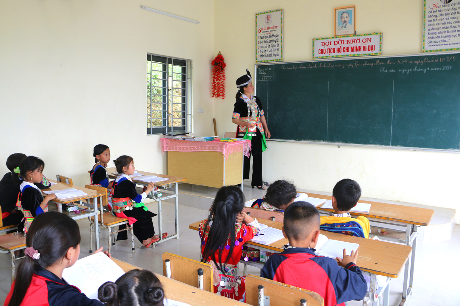 Lớp học tại Tiểu học Mường Lống 2 được kiên cố hóa do doanh nghiệp tài trợ. Ảnh: Nguyễn Hải