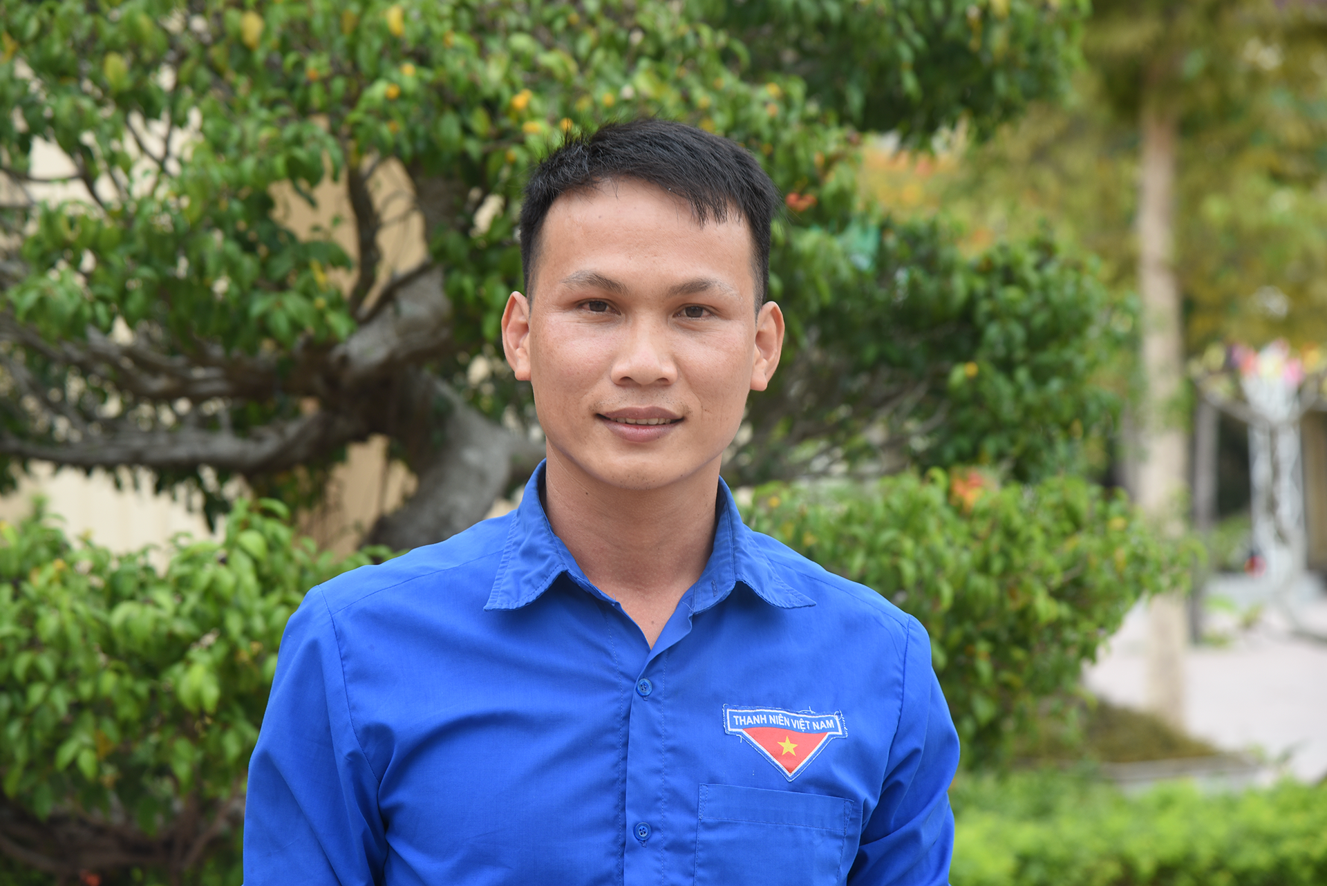 Thầy giáo Hồ Văn Đồng - Bí thư Đoàn Trường THPT Diễn Châu 3.