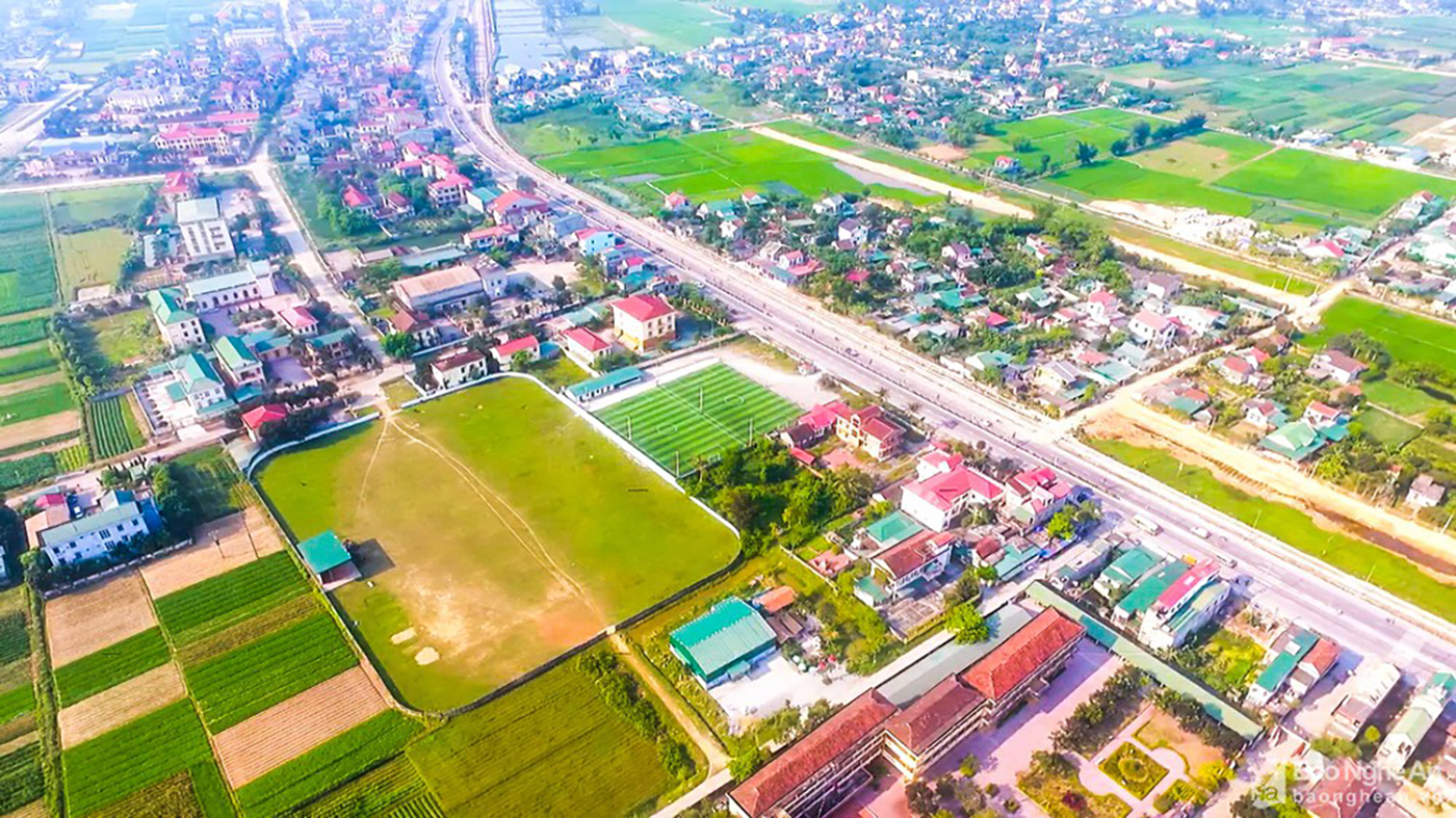 Năm 2021, huyện Nghi Lộc có 28/28 xã đạt chuẩn NTM và huyện đã hoàn thành 9/9 tiêu chí NTM. Ảnh: Sách Nguyễn