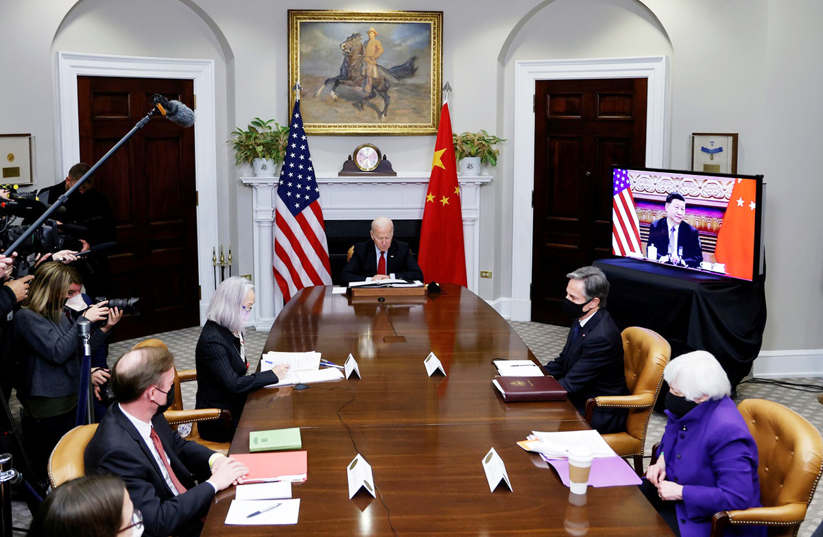 Tổng thống Joe Biden và các quan chức Mỹ dự cuộc họp thượng đỉnh với Chủ tịch Trung Quốc Tập Cận Bình tại Nhà Trắng ngày 15/11/2021. Ảnh: Reuters