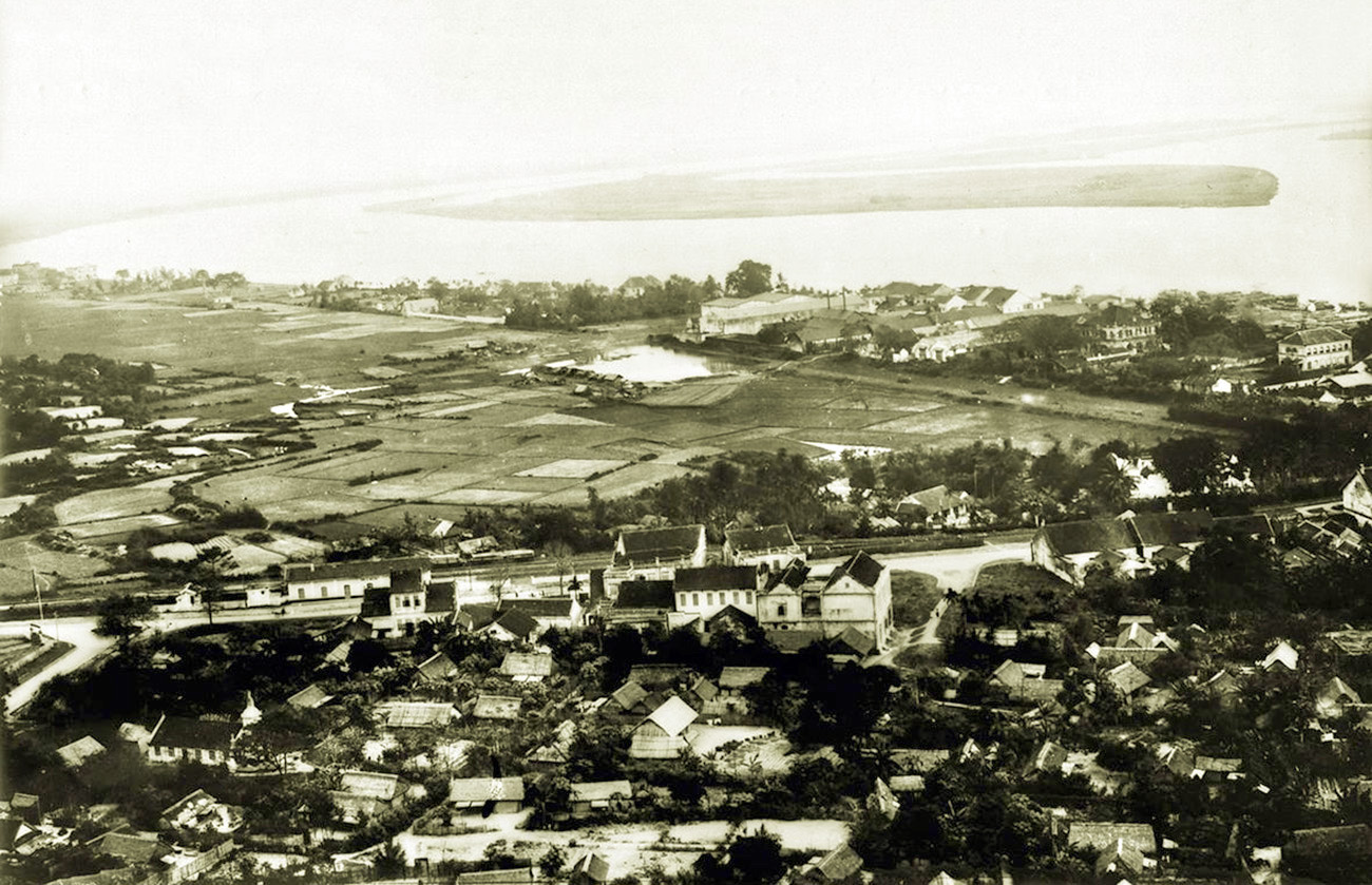 Toàn cảnh cảng Bến Thủy chụp trong quãng thời gian 1920-1929. Ảnh: Tư liệu