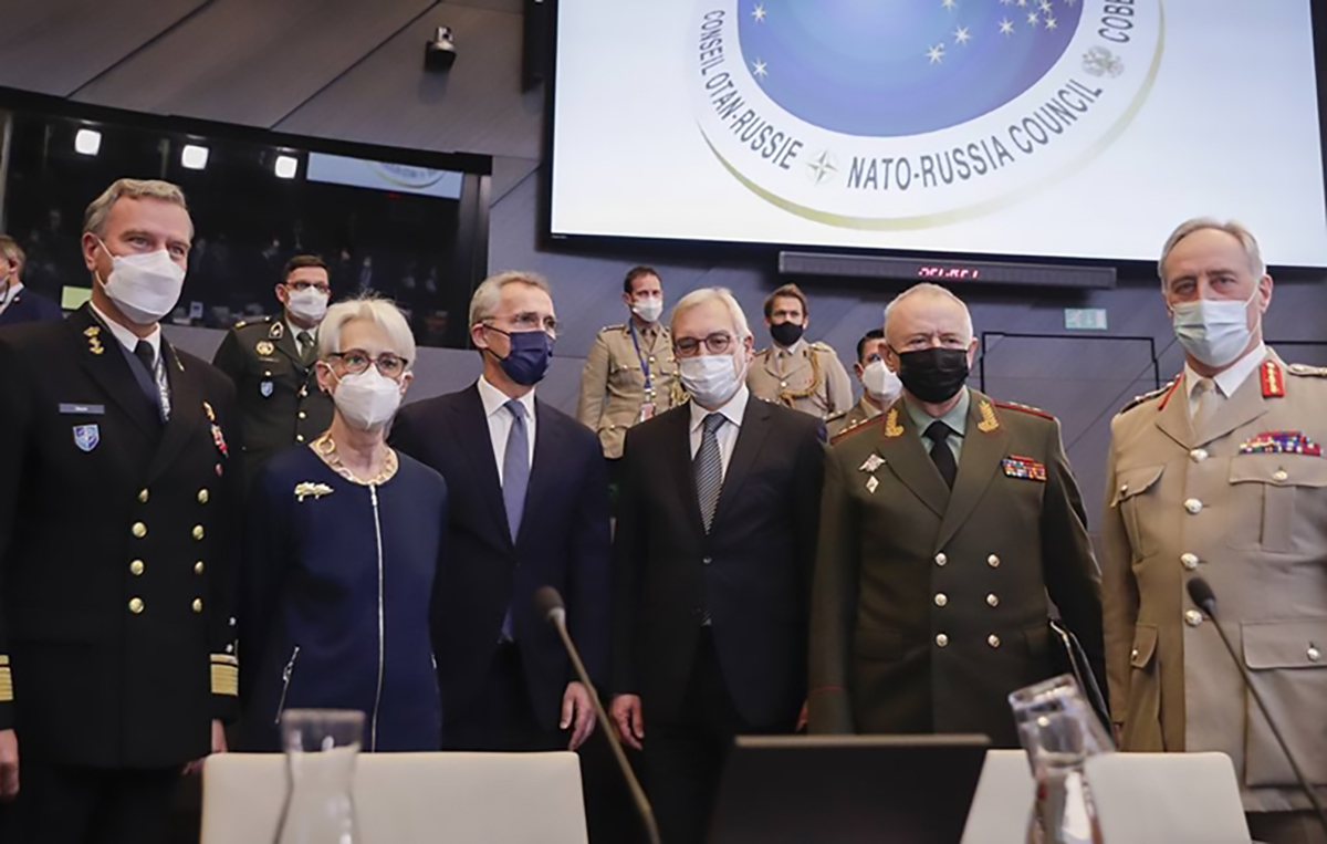 Đại diện các bên tham dự cuộc họp Hội đồng Nga - NATO, ngày 12/1. Ảnh: EPA-EFE/TASS
