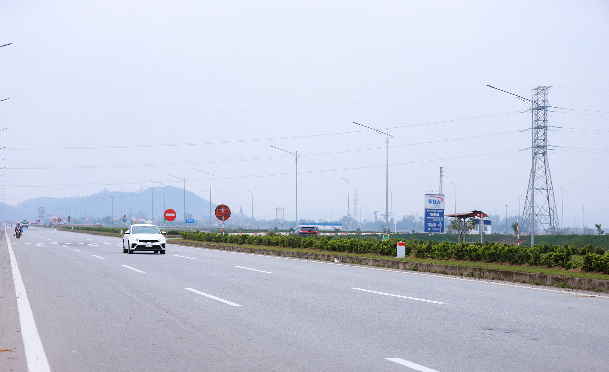 Hạ tầng khu kinh tế Đông Nam đoạn qua dự án WHA Industrial Zone 1 - Nghệ An được đầu tư đồng bộ.
