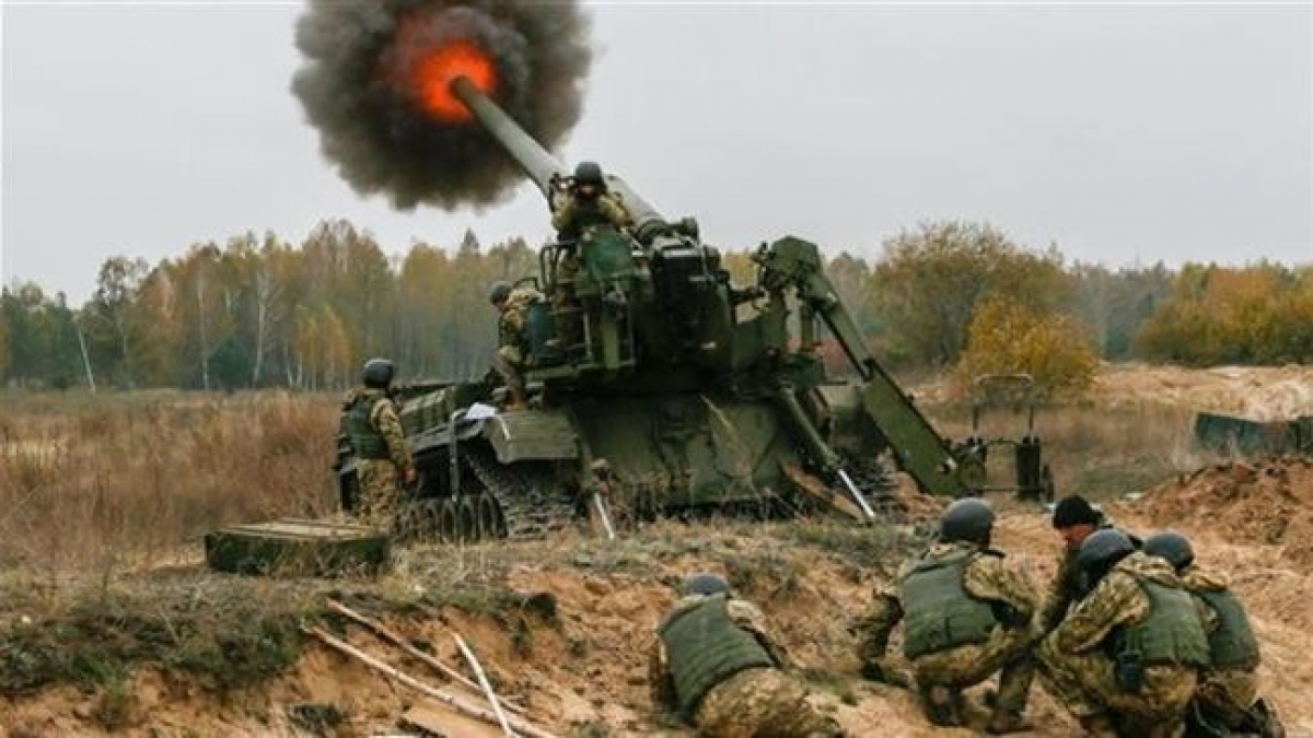 Quân đội Ukraine tiến hành pháo kích các cứ điểm của lực lượng ly khai ở miền Đông Ukraine. Ảnh: PressTV