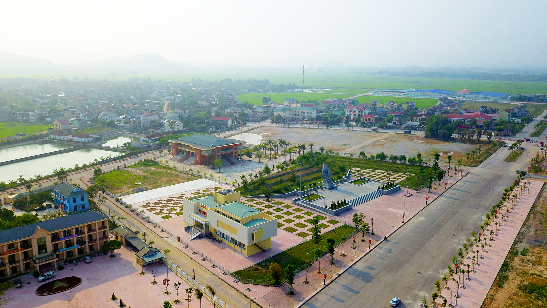 Quảng trường Phan Đăng Lưu - thị trấn Yên Thành. Ảnh tư liệu: Sách Nguyễn