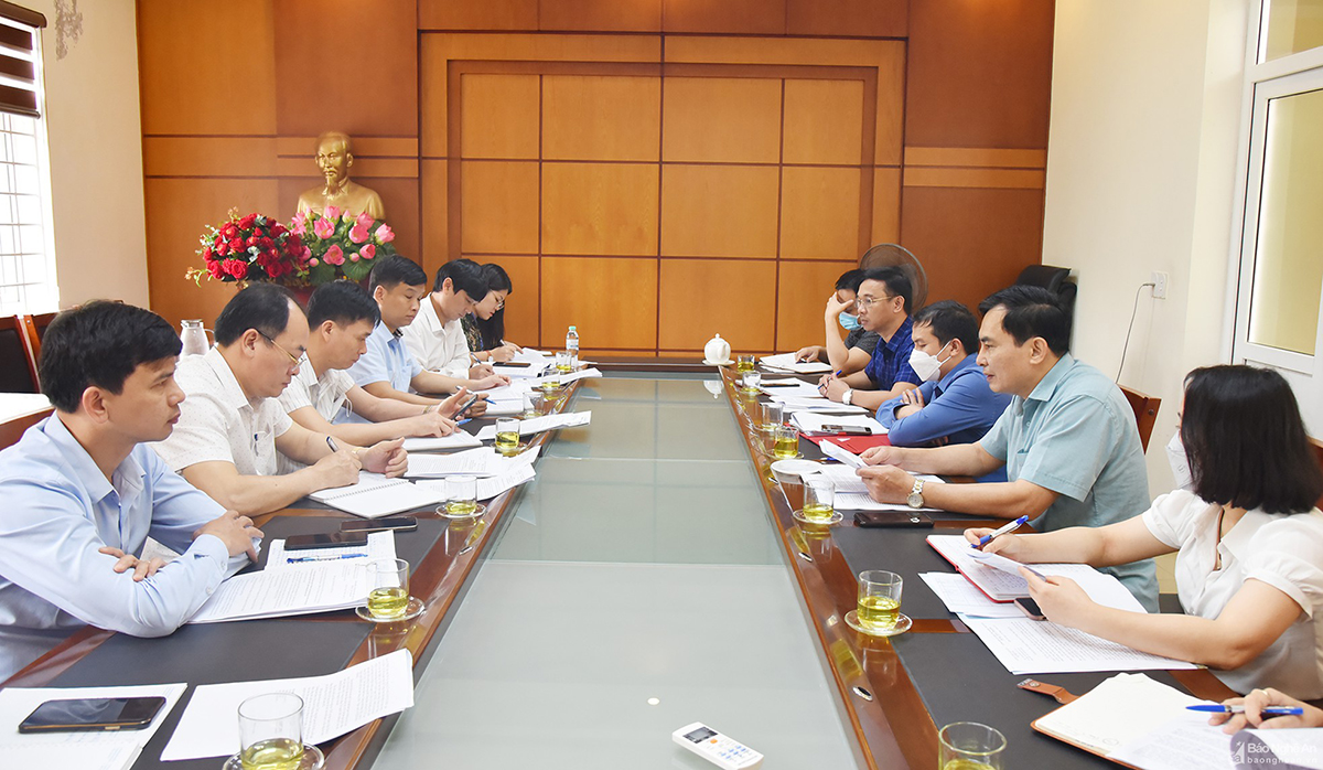 Đoàn kiểm tra cải cách hành chính làm việc với lãnh đạo Ban quản lý Khu Kinh tế Đông Nam.
