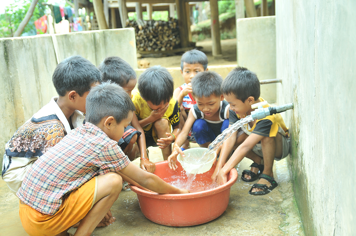 Một công trình nước tự chảy còn hoạt động tại xã Bảo Nam (Kỳ Sơn).