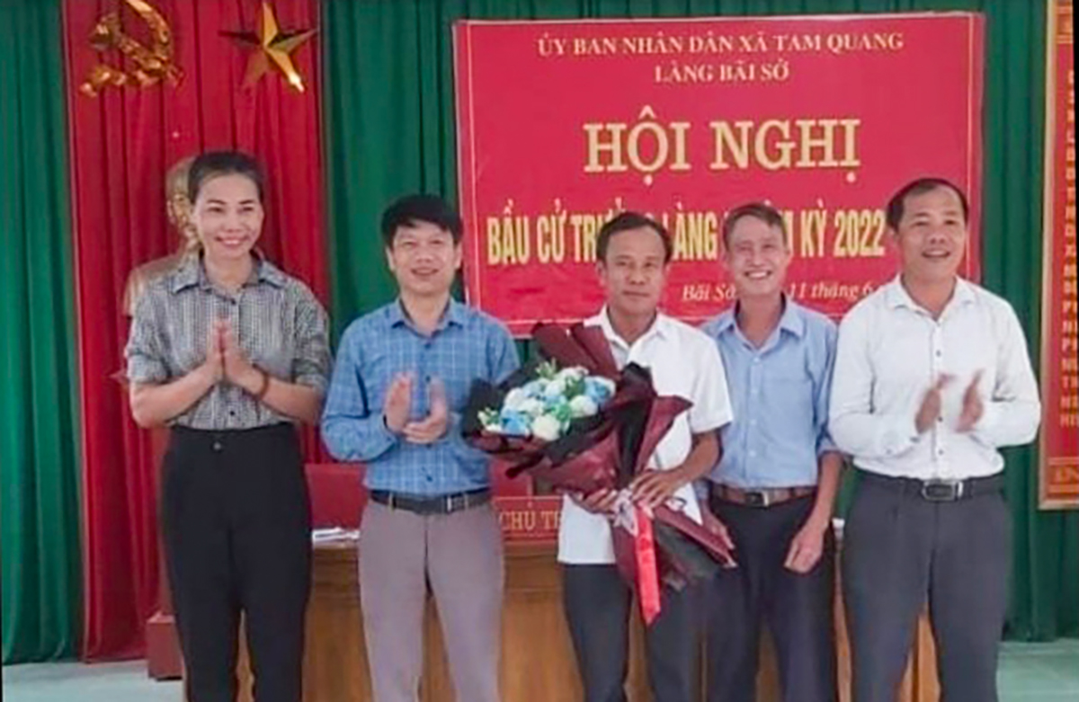 Bầu cử trưởng bản Bãi Sở, xã Tam Quang, huyện Tương Dương.