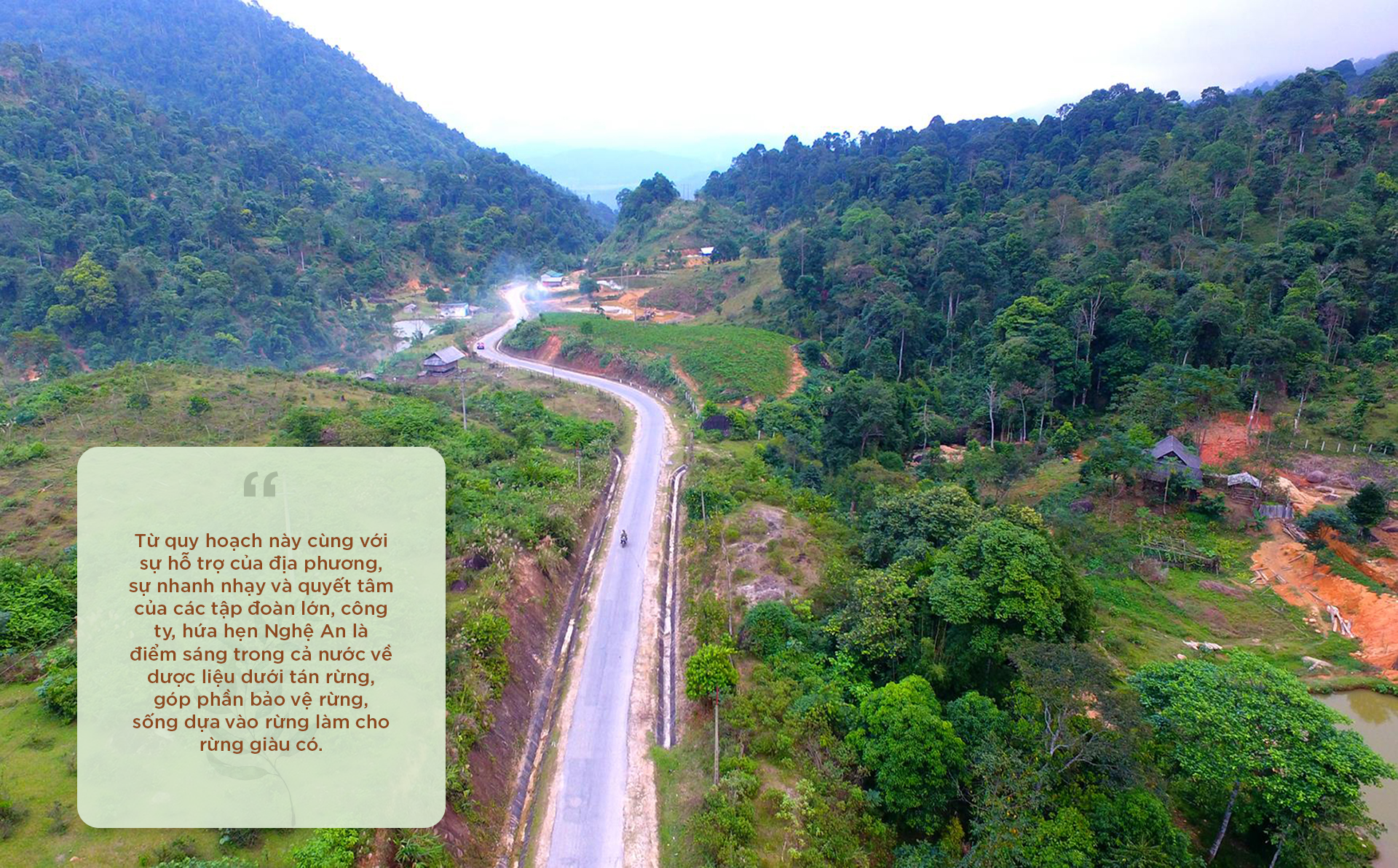 Con đường nối thị trấn Kim Sơn vào các xã Tây Nam huyện Quế Phong. Ảnh: Sách Nguyễn
