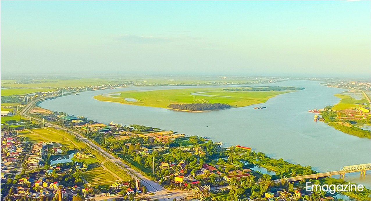 Cảng Bến Thủy nằm bên dòng sông Lam. Ảnh tư liệu: Sách Nguyễn
