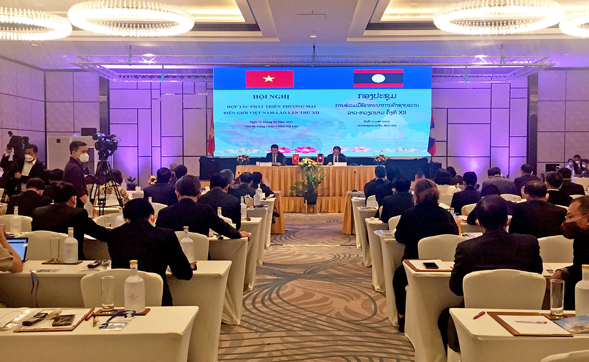 Hội nghị Hợp tác phát triển thương mại biên giới Việt Nam – Lào lần thứ XII tại thủ đô Viêng Chăn (Lào), ngày 11/4/2022.