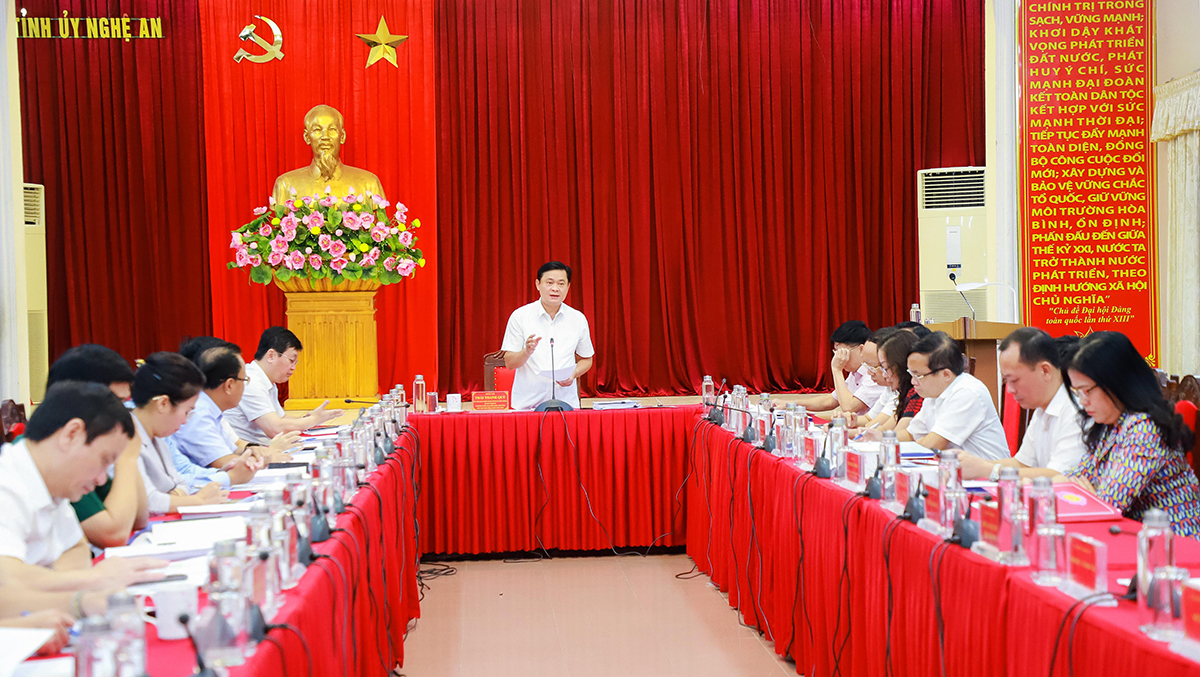Ban Thường vụ Tỉnh ủy Nghệ An họp phiên thường kỳ tháng 8/2022. Ảnh: Thành Duy
