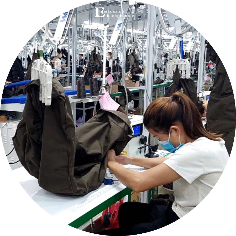 May mặc xuất khẩu tại công ty TNHH Mareep tại xã Diễn Thịnh, Diễn Châu.  Ảnh: Mai Giang