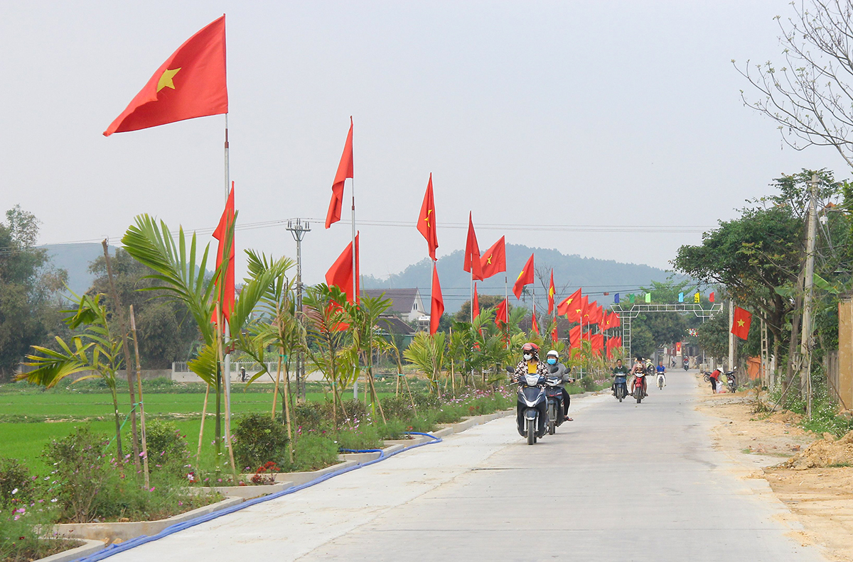 Hệ thống đường giao thông nông thôn ở xã Thanh Long được đầu tư khang trang, sạch, đẹp.