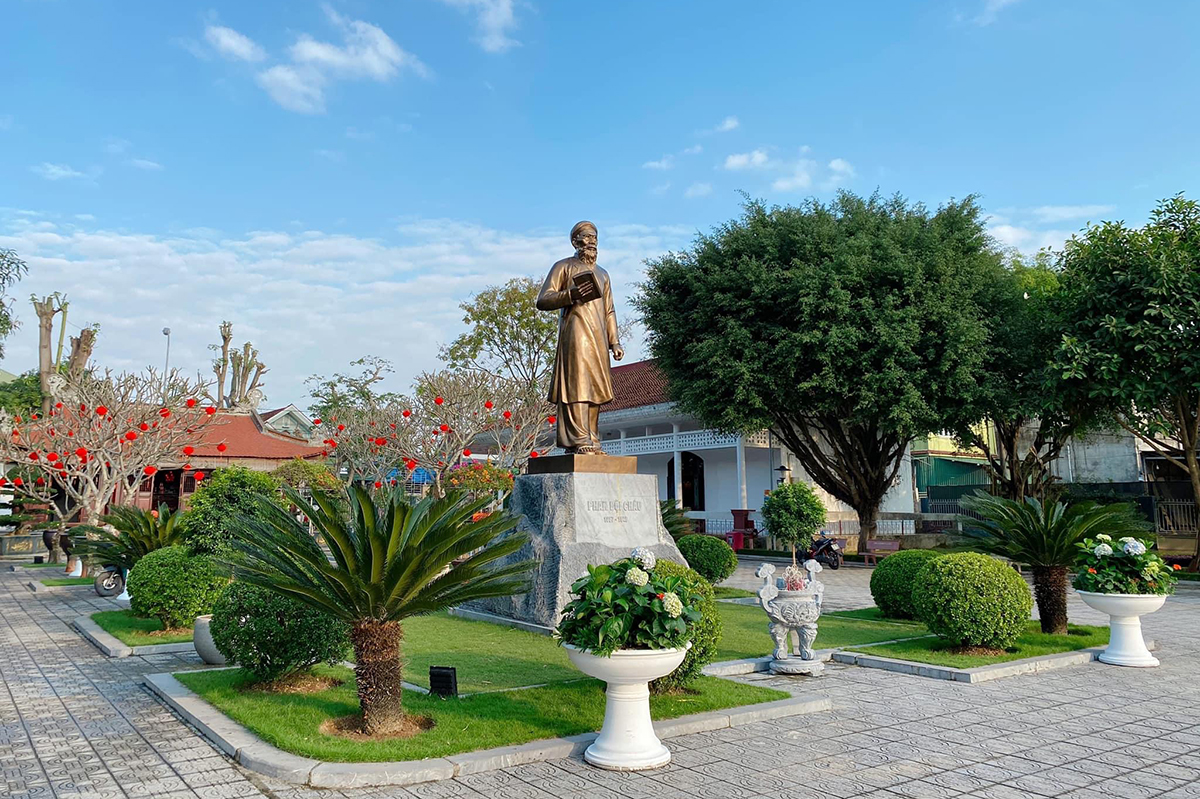 Khuôn viên Di tích Quốc gia đặc biệt Khu Lưu niệm Phan Bội Châu tại thị trấn Nam Đàn, tỉnh Nghệ An. Ảnh: Thành Cường
