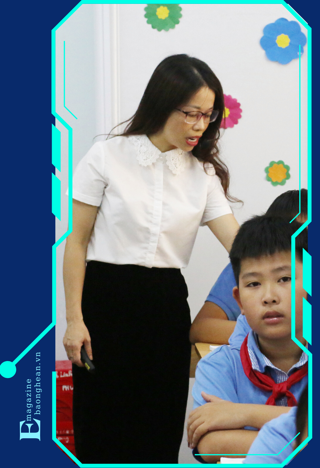 Cô giáo Dương Thắm Ngà và học sinh lớp 7 Trường THCS Đặng Thai Mai (TP. Vinh)