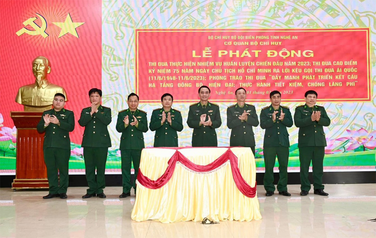 Bộ Chỉ huy BĐBP Nghệ An tổ chức phát lệnh thi đua thực hiện nhiệm vụ huấn luyện chiến đấu năm 2023.