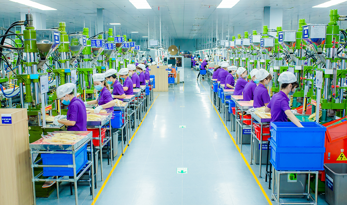 Lao động nữ trong các nhà máy ở Nghệ An. Ảnh: Thành Duy