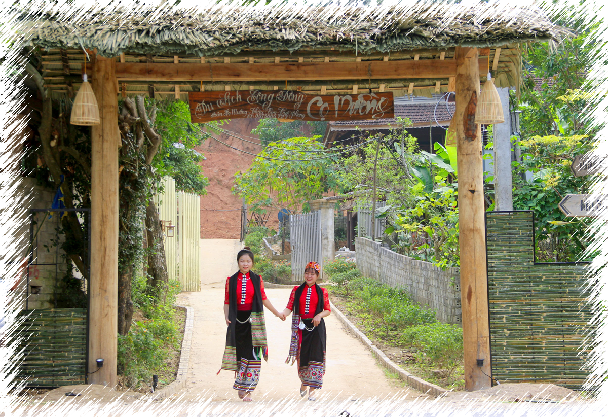 Cổng vào khu du lịch cộng đồng Cọ Muồng tại huyện Quế Phong. Ảnh: Xuân Hoàng