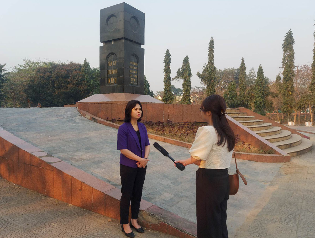 Bà Phạm Thị Hải Hà - Cục phó Cục Bảo trợ xã hội trả lời phỏng vấn của PV Báo Nghệ An.