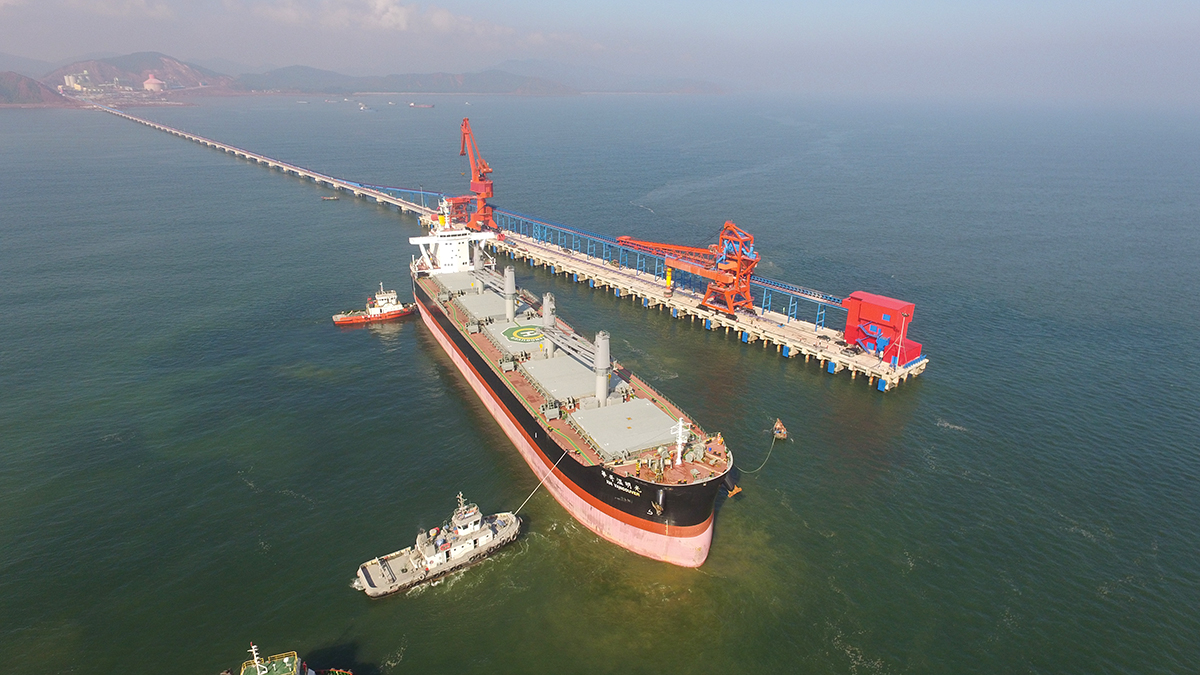 Cảng Vissai - Nghi Thiết- Nghi Lộc đưa vào khai thác tháng 10/2017 cho tàu trên 7 vạn tấn vào nhận hàng. Ảnh tư liệu: Mạnh Hùng