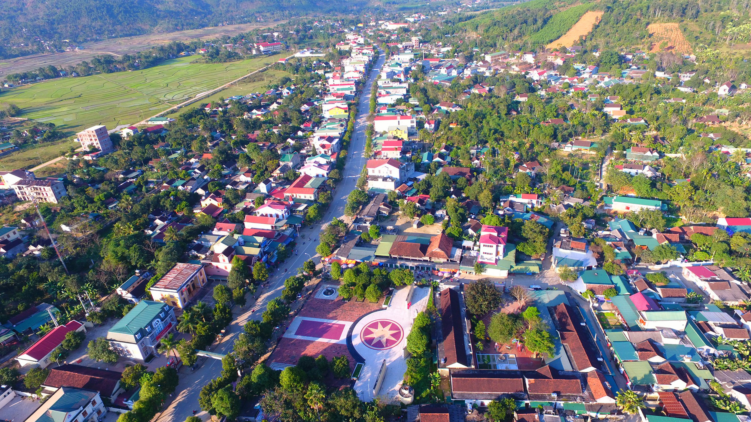 Một góc thị trấn Kim Sơn (huyện Quế Phong). Ảnh tư liệu: Sách Nguyễn
