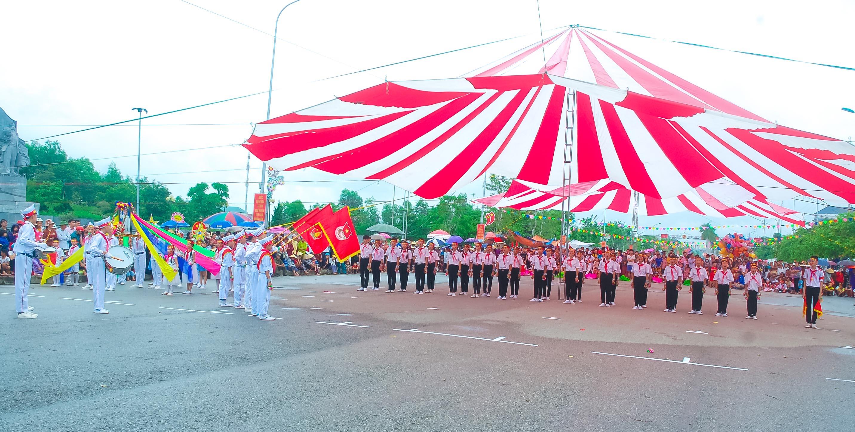 Hội thi nghi thức Đội TNTP Hồ Chí Minh nhân kỷ niệm Quốc khánh 2/9 tại huyện Yên Thành.