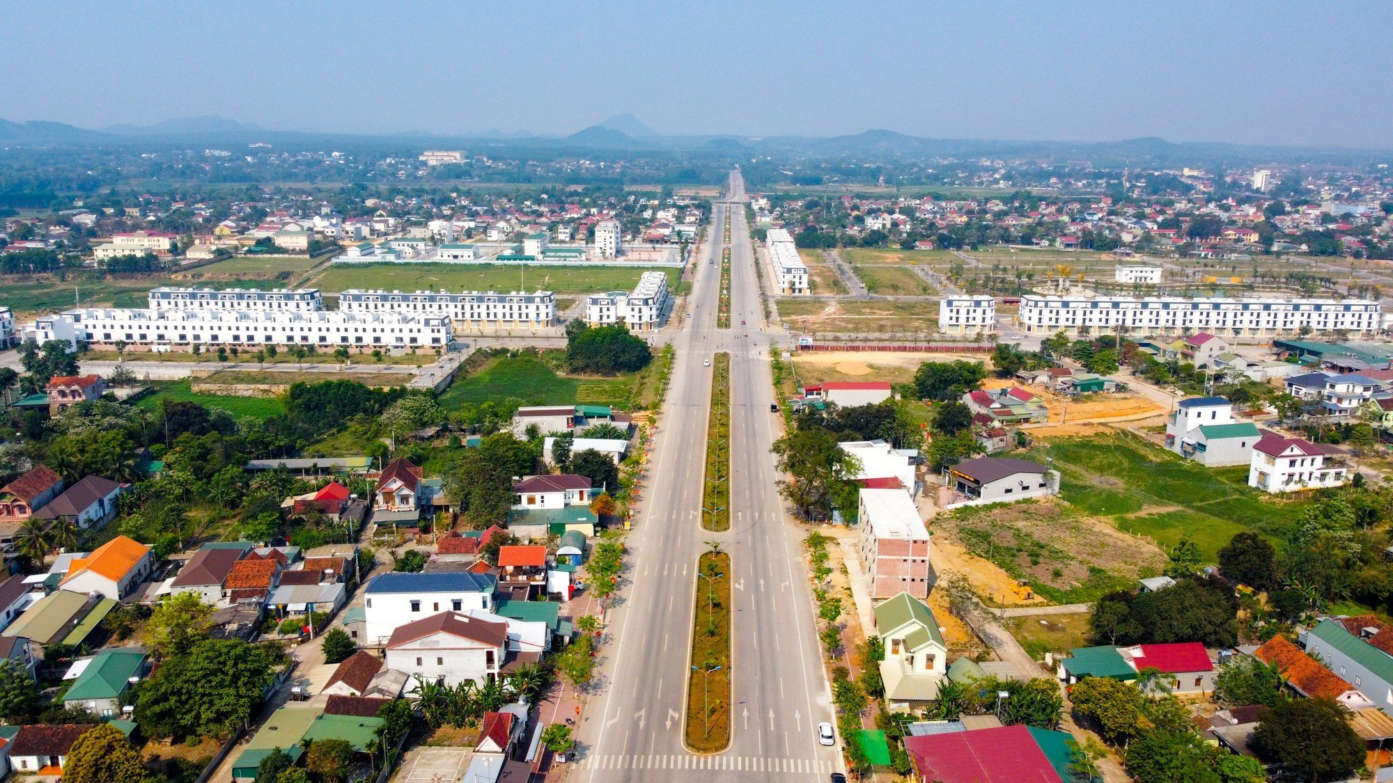 Thị xã Thái Hòa hướng tới mục tiêu trở thành trung tâm kinh tế, văn hóa của vùng Tây Bắc Nghệ An. Ảnh: Thành Cường