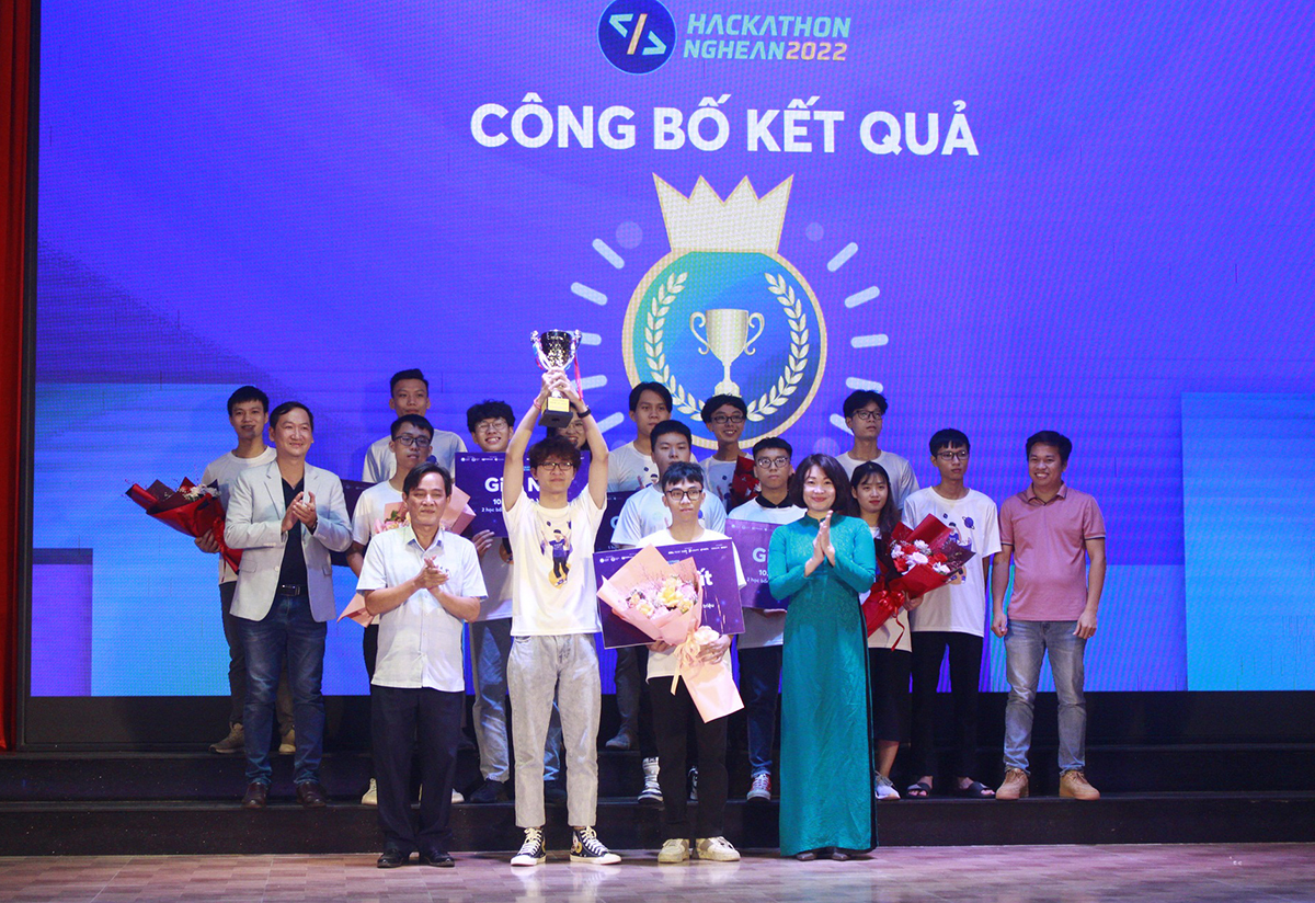 Trao giải cuộc thi Hackathon Nghệ An năm 2022.